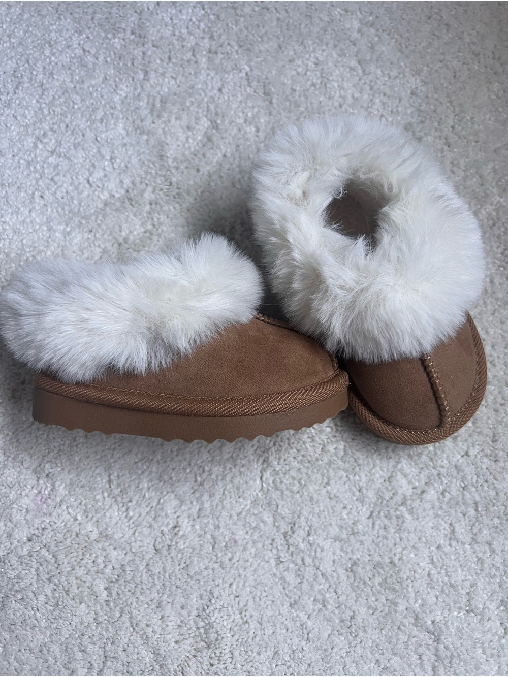 Cat & Jack Slippers